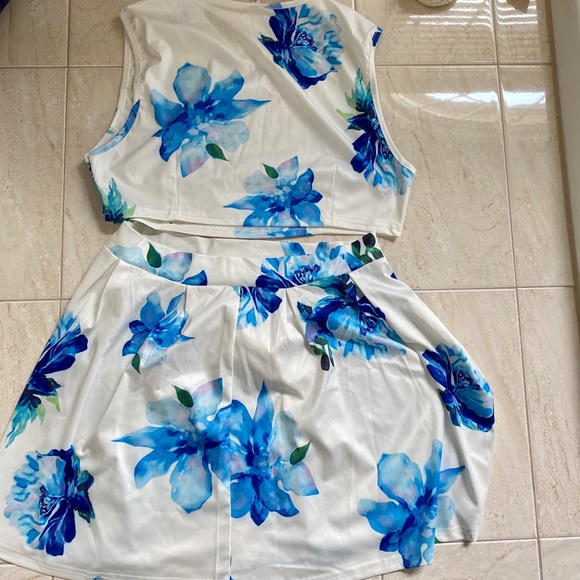 Cute Flower Skirt Set - Picture 2 of 3